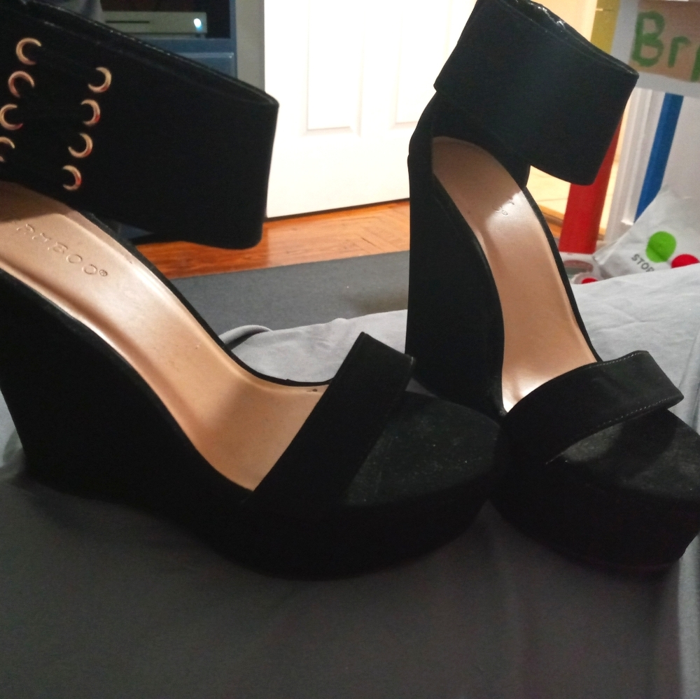 Bamboo black wedges